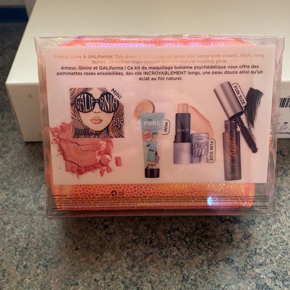Benefit Hippie Go Lucky Makeup Kit - Picture 3 of 8